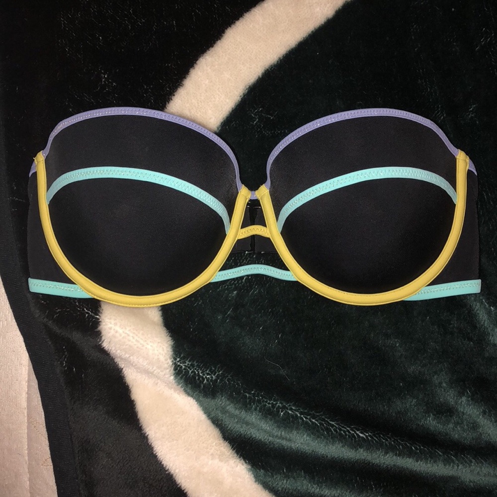 NWOT Victoria’s Secret bikini top 32DD